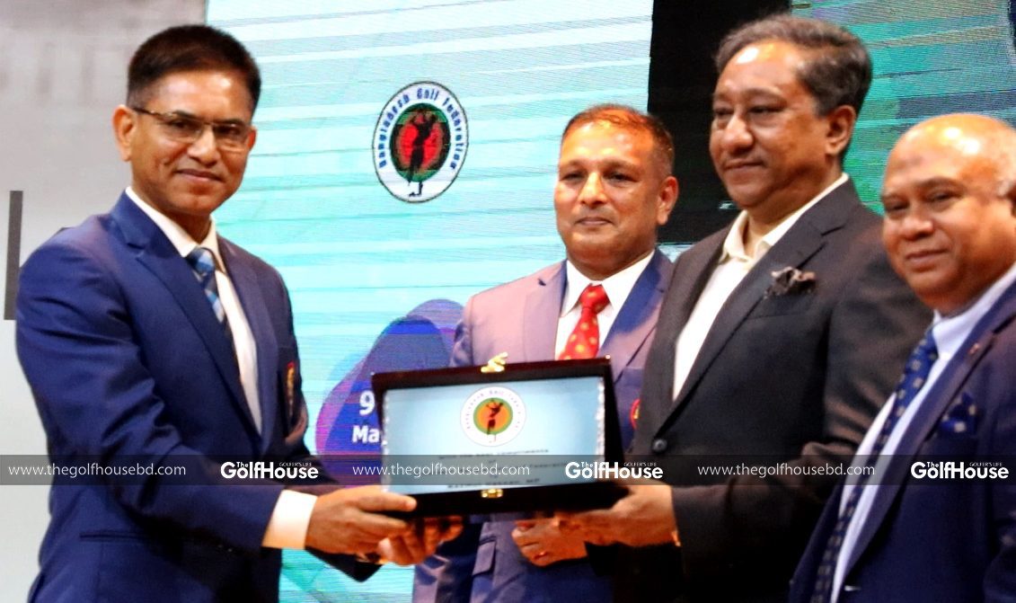 Chief_guest_and_BCB_president_Nazmul_Hassan_papon_(C)_unveils_the_AB_Bank_Bangladesh_Open_trophy_during_a_ceremony_at_the_kurmitola_Golf_Club_recently.