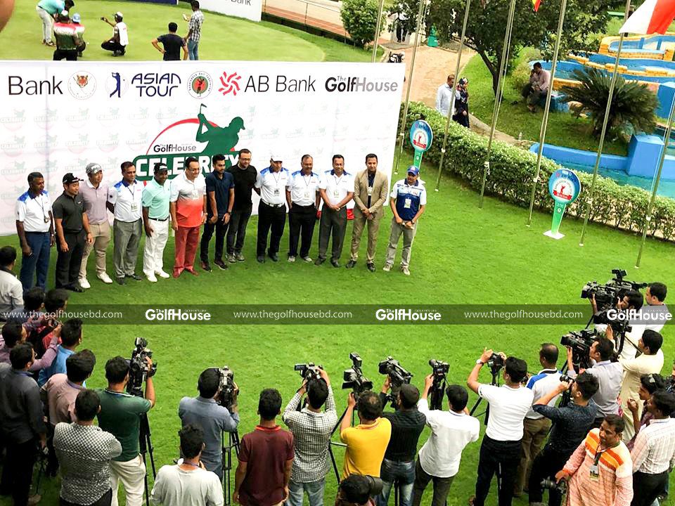 This_is_not_a_scene_from_shooting_of_a_cinema_or_drama_The_Asian_Tour_brought_two_stars_from_two_different_worlds_to_the_Kurmitola_Golf_Club_And_they_became_devoted_students_of_star_golfer_Siddikur_Rahman.