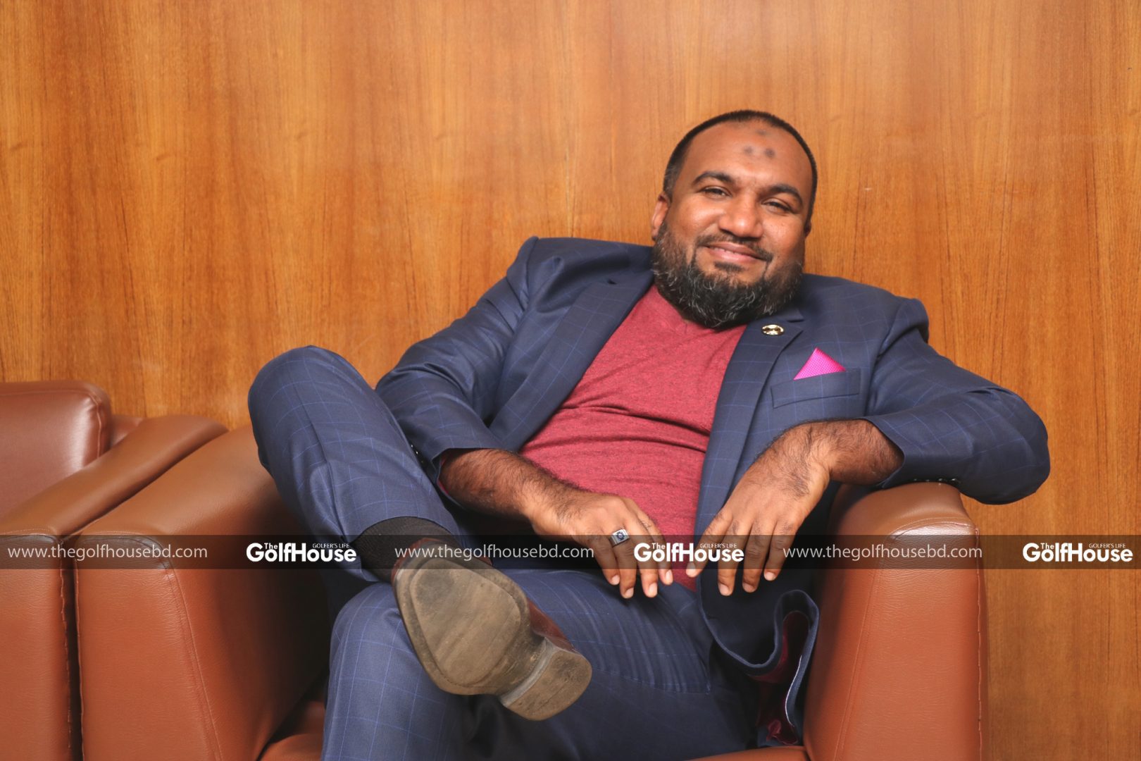 Mushtaq_Luhar_is_the_general_manager_of_the_Peninsula_Hotel_in_Chittagong.