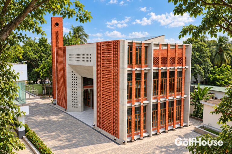 Kurmitola Golf Club, the new mosque